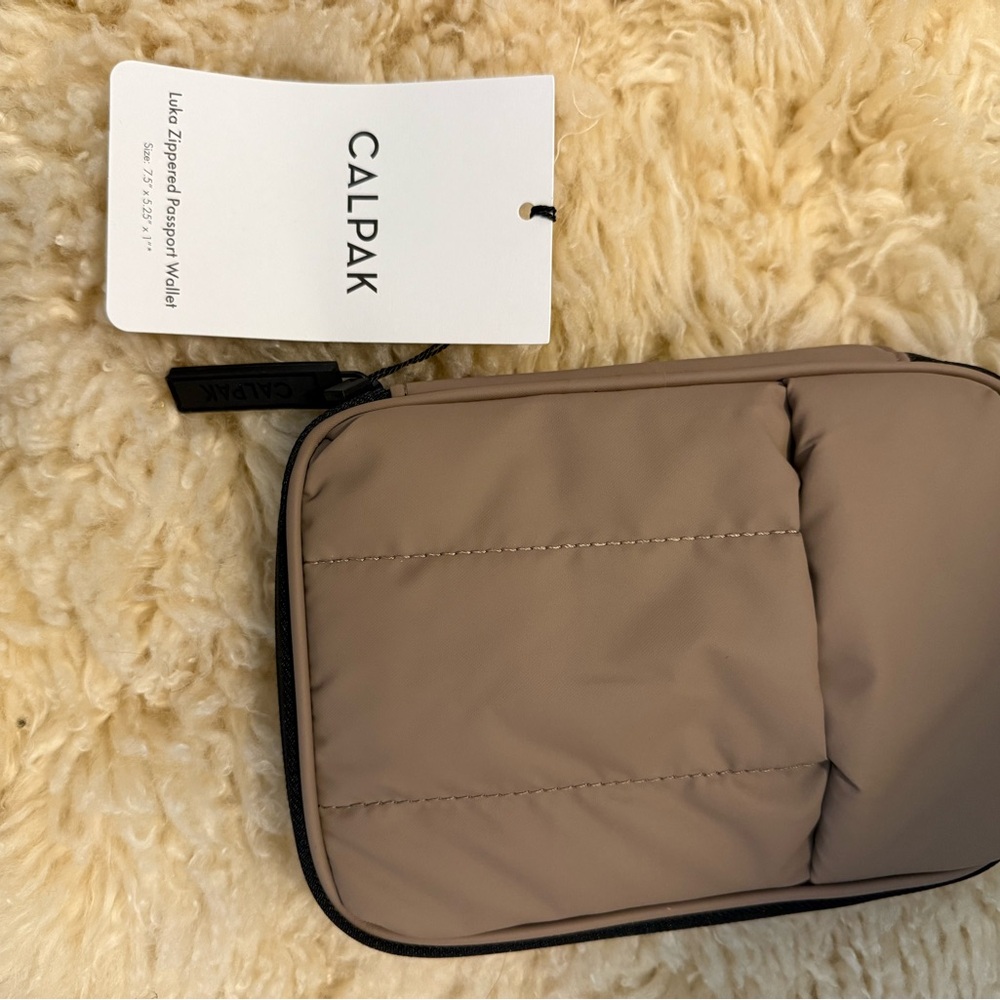 NWT Luka Zippered Passport Wallet